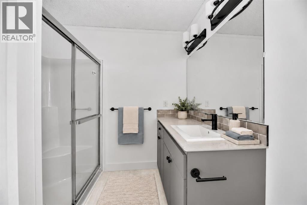 2 Larchwoods Drive, Olds, Alberta  T4H 0B1 - Photo 13 - A2351649
