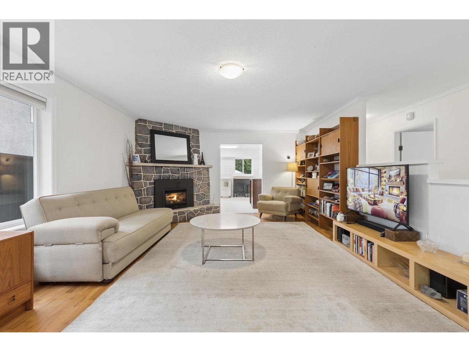 331 E 24th Street, North Vancouver, British Columbia  V7L 3E9 - Photo 5 - R3175796