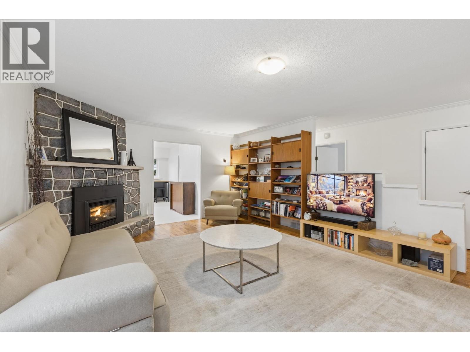 331 E 24th Street, North Vancouver, British Columbia  V7L 3E9 - Photo 6 - R3175796
