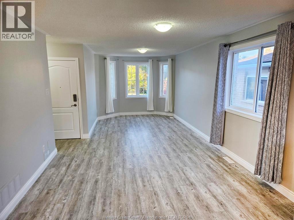 201 Hanmer Street East, Barrie, Ontario L4M 6W7 - Photo 7 - 26023824