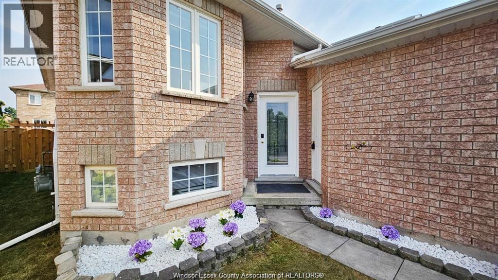 201 Hanmer Street East, Barrie, Ontario L4M 6W7 - Photo 3 - 26023824