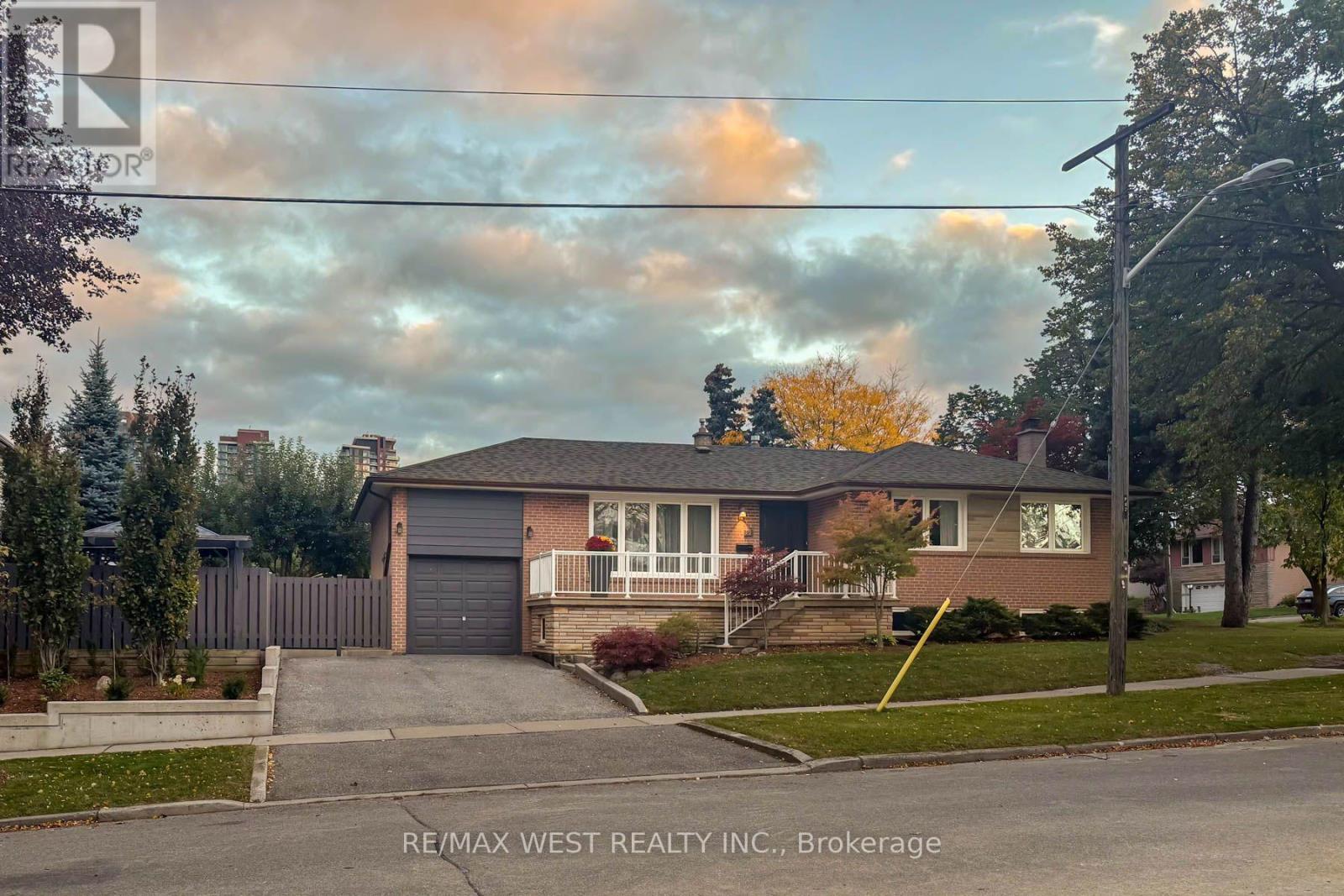 82 RENAULT CRESCENT, Toronto, Ontario