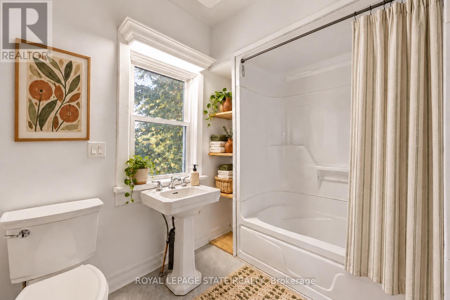 8 Tasker Street, St. Catharines, Ontario  L2R 3Z8 - Photo 12 - X14083716