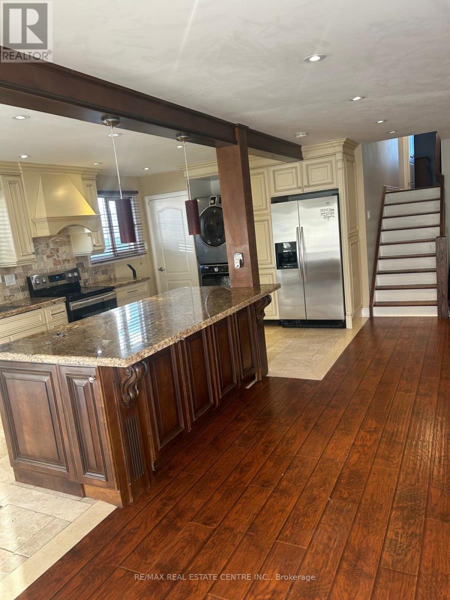 3324 Strabane Drive, Mississauga, Ontario  L5C 1W7 - Photo 21 - W13826728