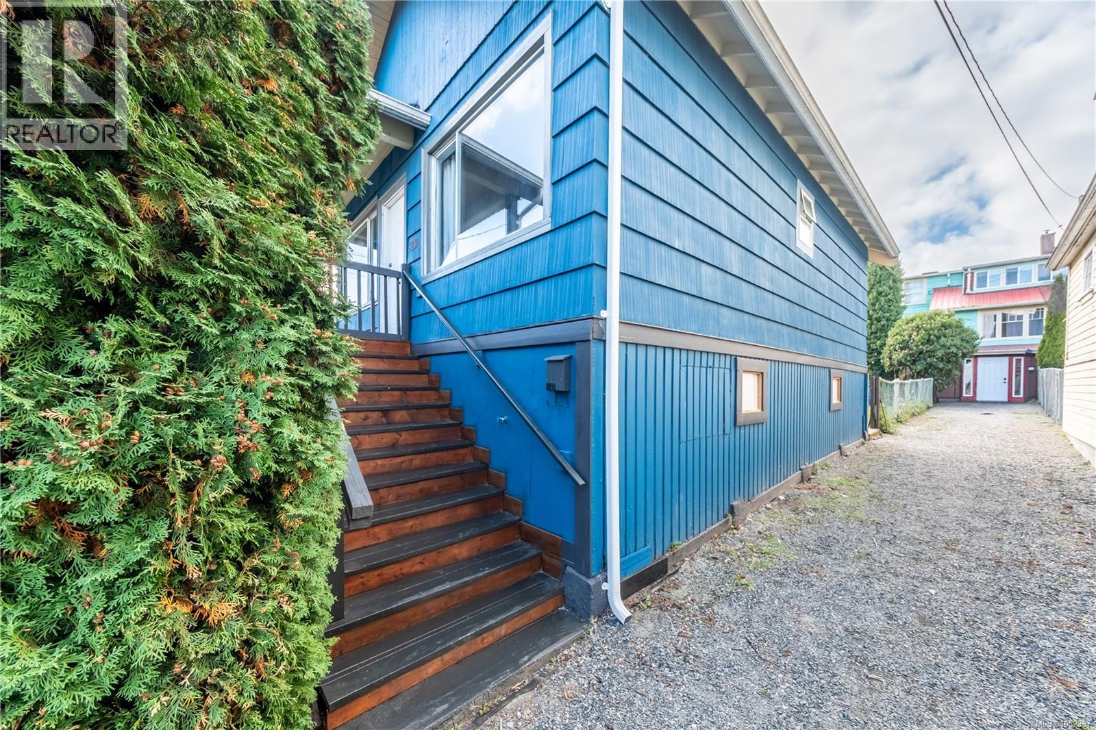 40 Irwin St