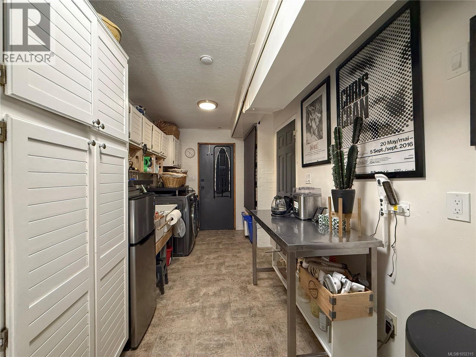 3836 Sutil Rd