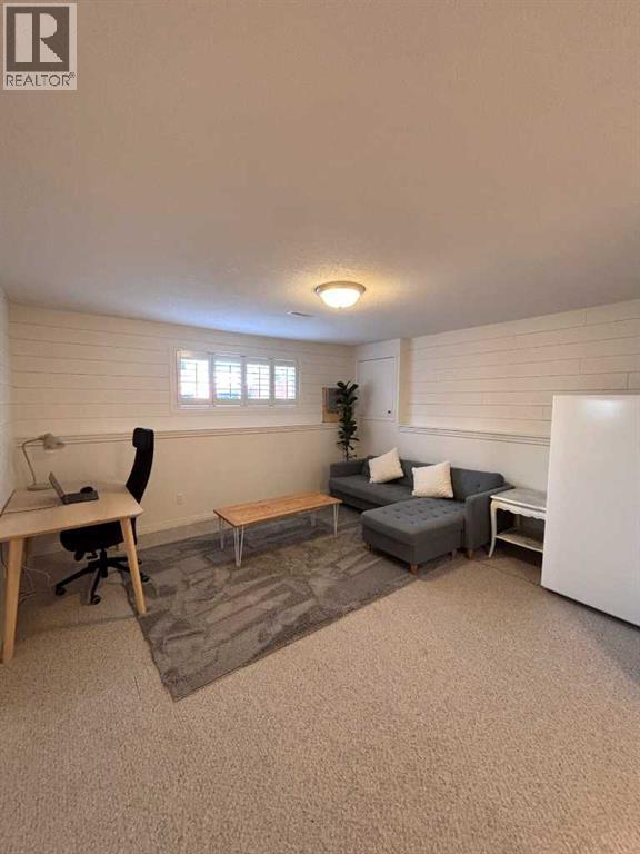 18 Sarcee Place W