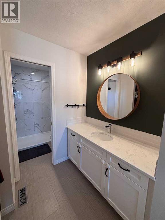 18 Sarcee Place W