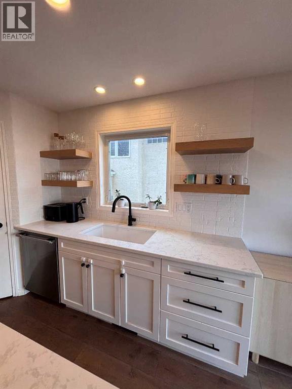 18 Sarcee Place W