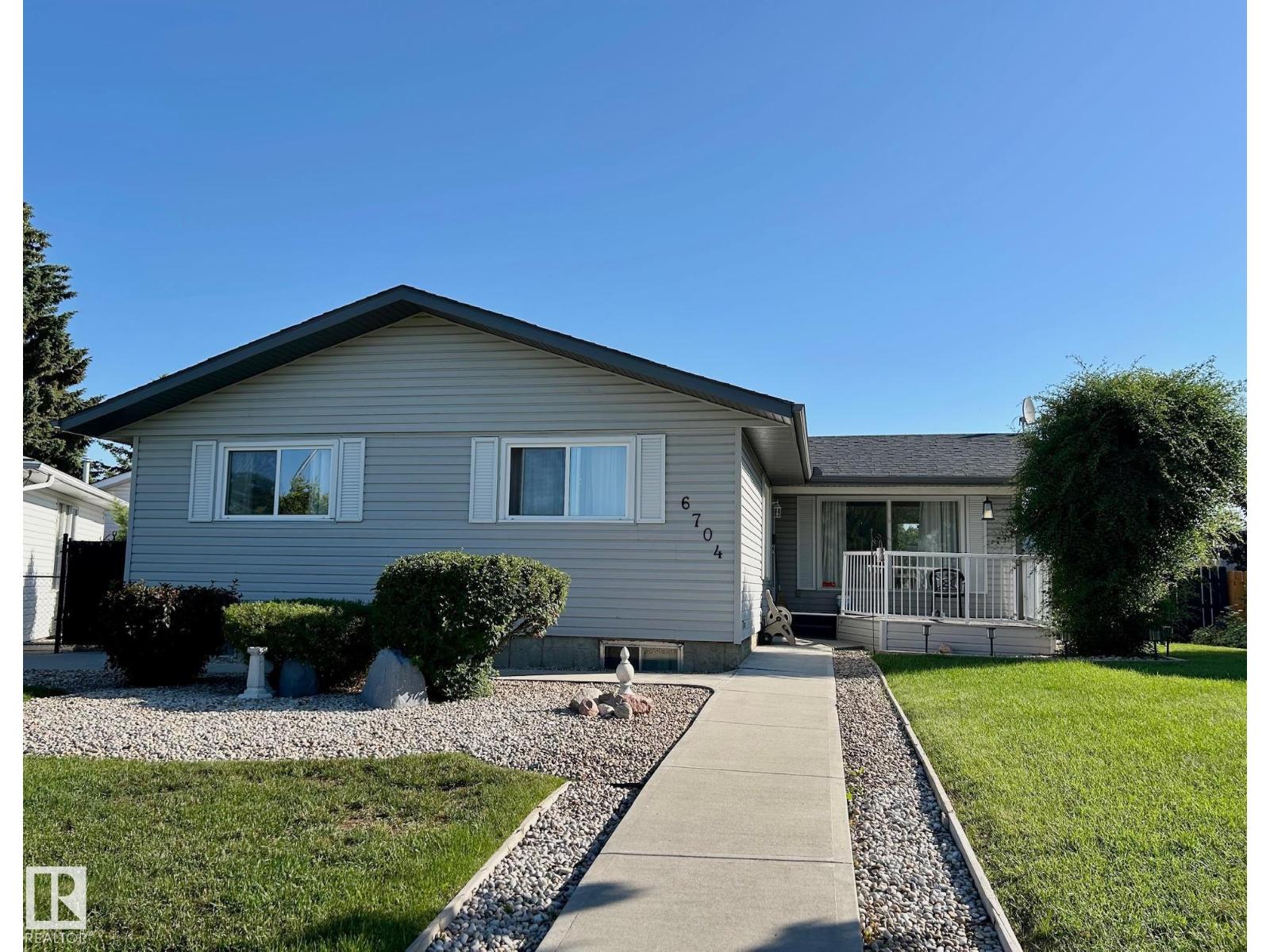 6704 152A AV NW