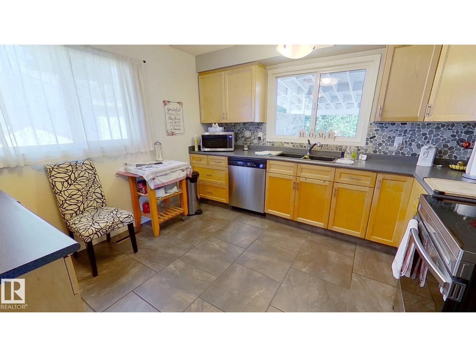 6704 152A AV NW
