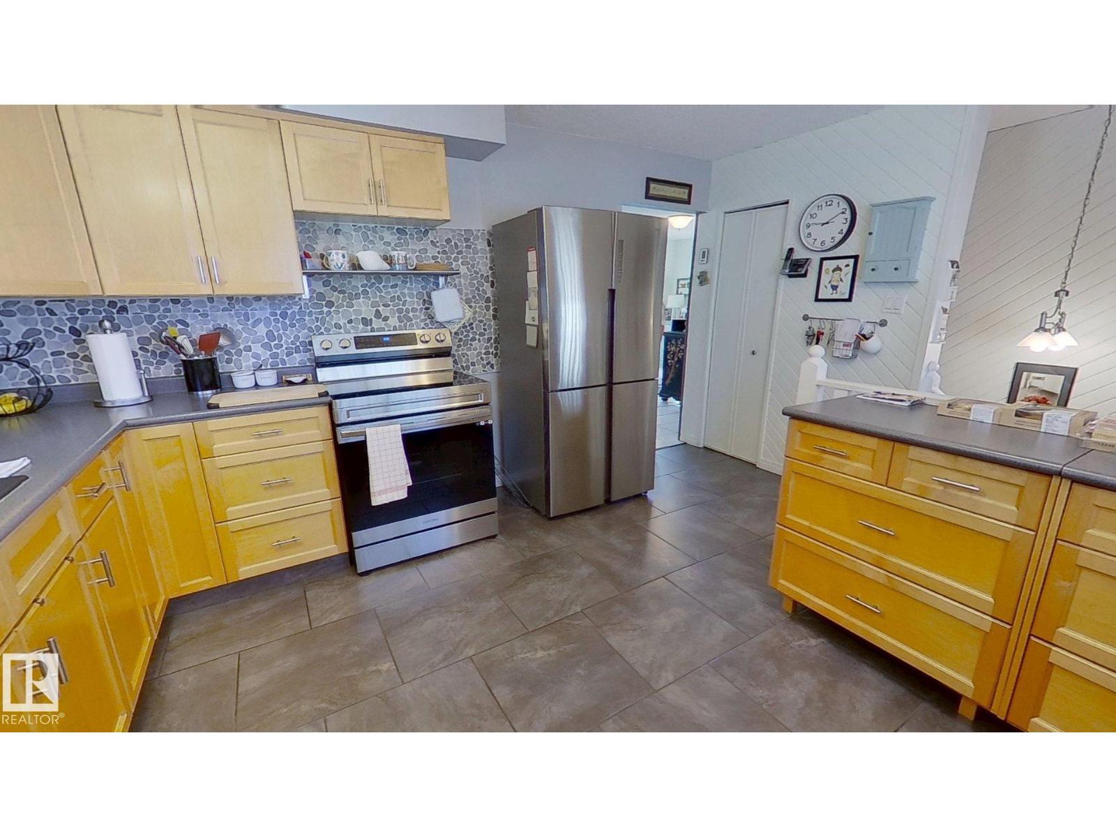 6704 152A AV NW