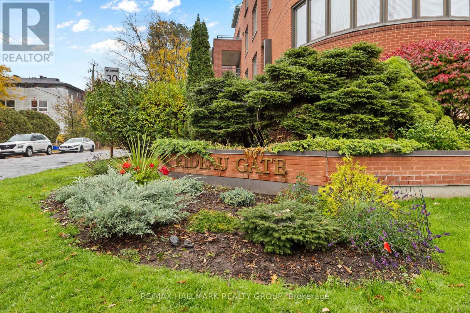 211 - 959 North River Road, Ottawa, Ontario  K1K 3V3 - Photo 2 - X14084046