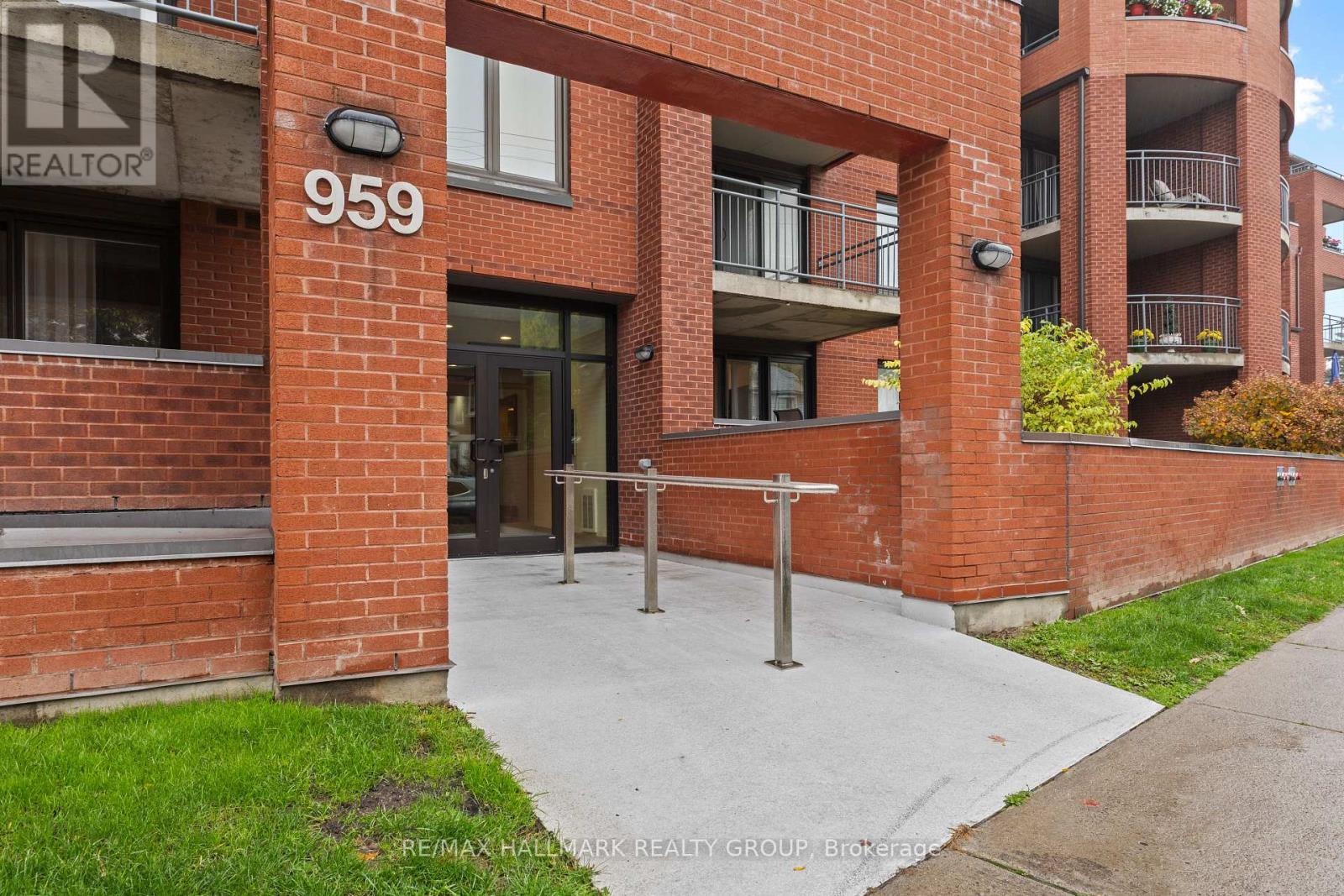 211 - 959 North River Road, Ottawa, Ontario  K1K 3V3 - Photo 3 - X14084046