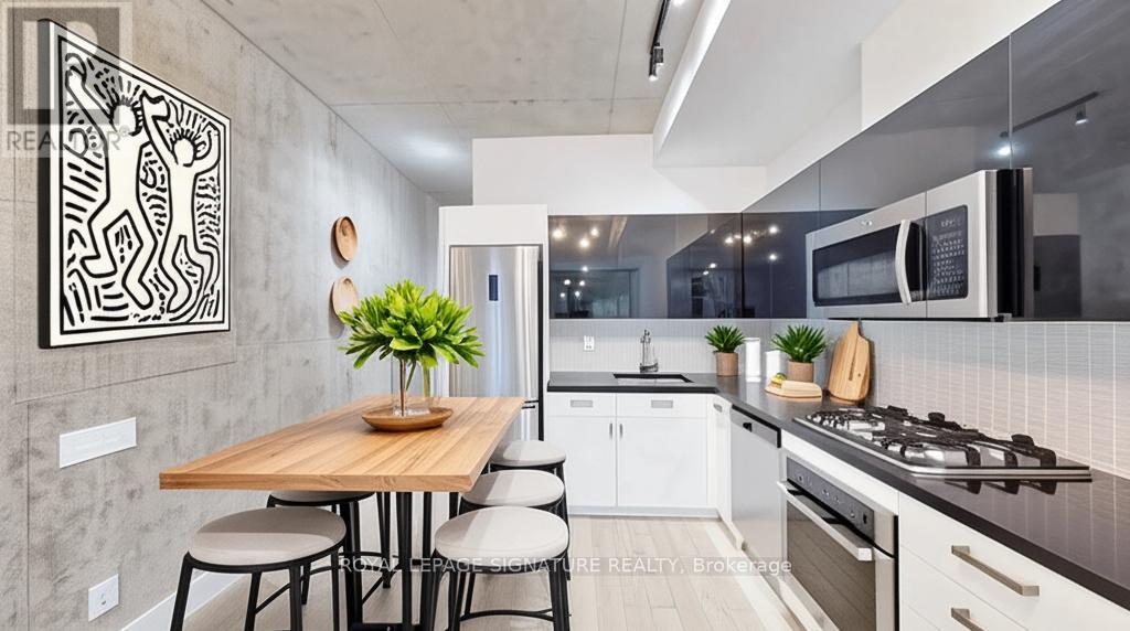 203 - 39 BRANT STREET, Toronto, Ontario