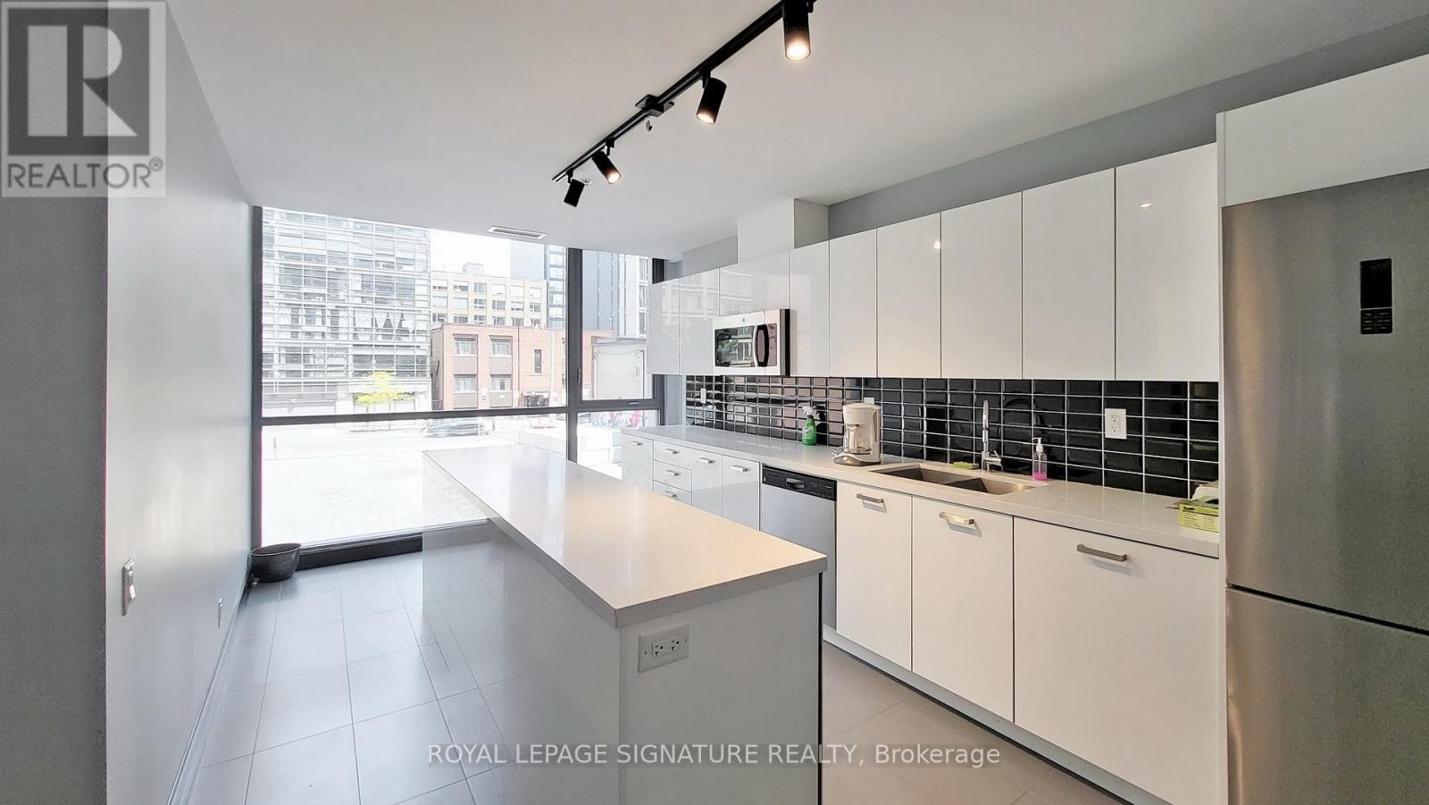 203 - 39 Brant Street, Toronto, Ontario  M5V 0M8 - Photo 18 - C14083922