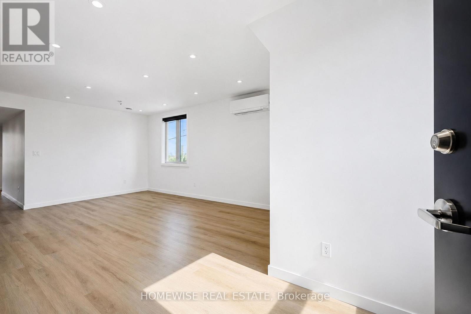 2 - 25 King High Avenue, Toronto, Ontario  M3H 3A8 - Photo 2 - C14083950