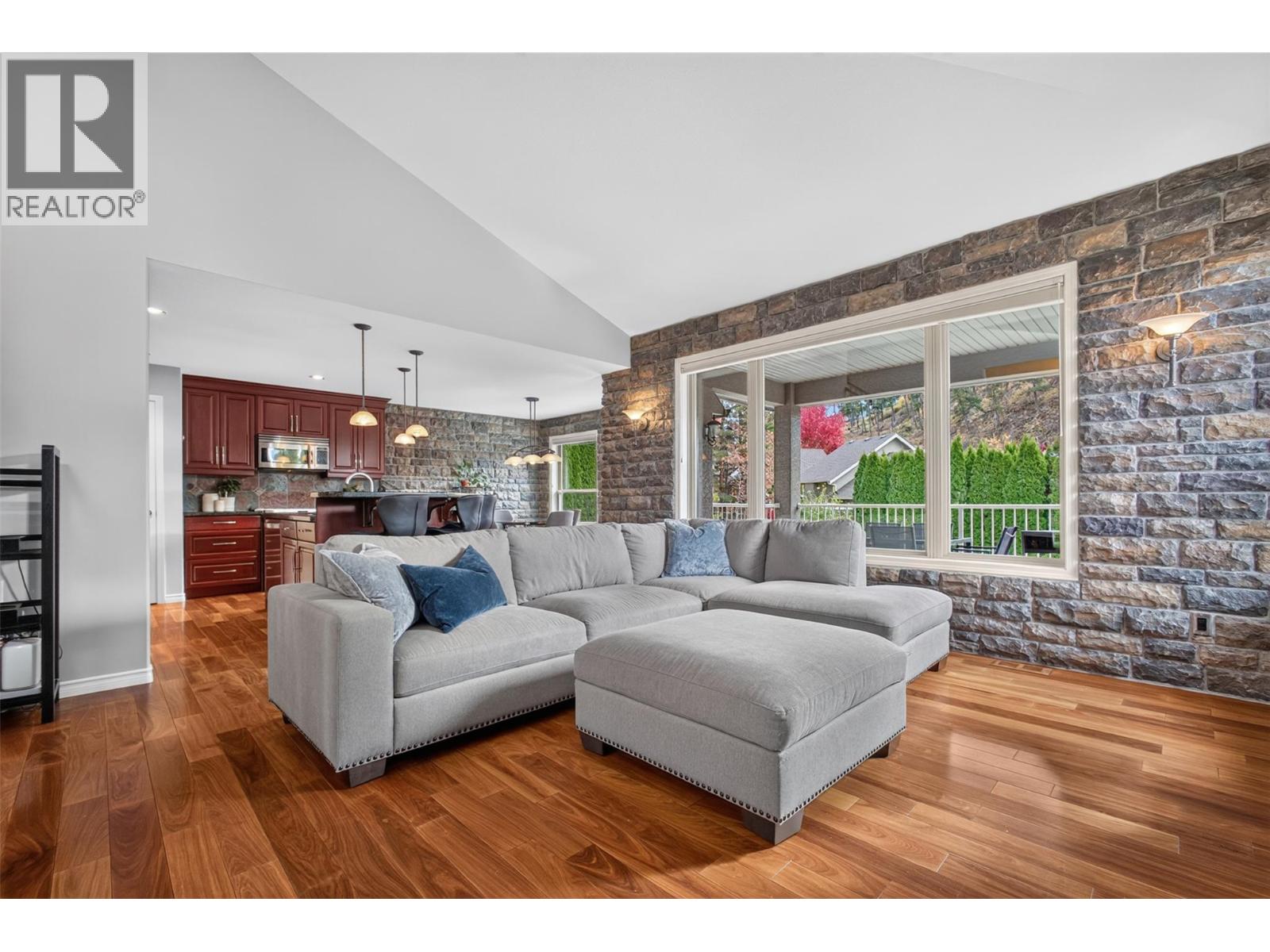 2512 Selkirk Drive