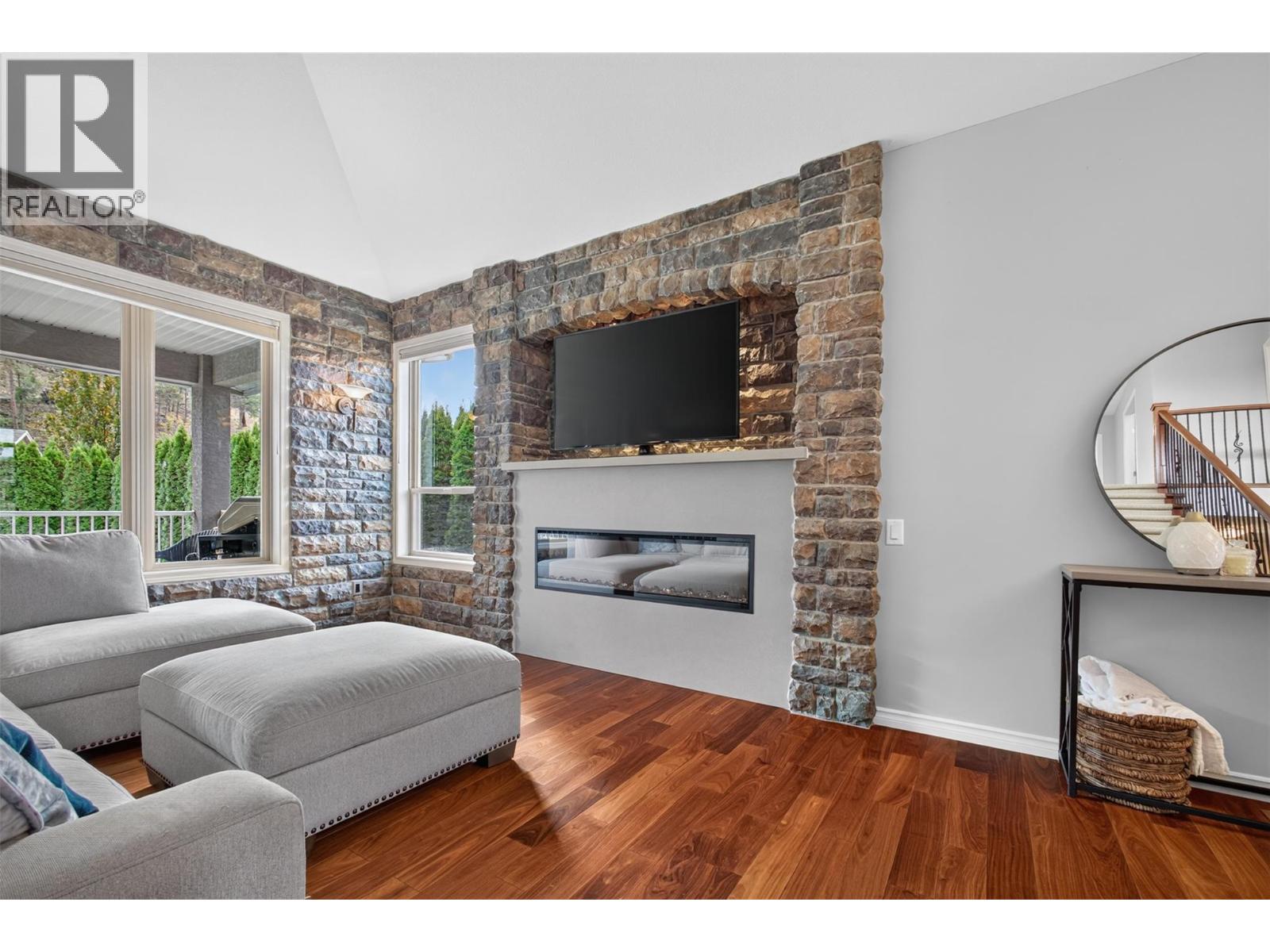 2512 Selkirk Drive