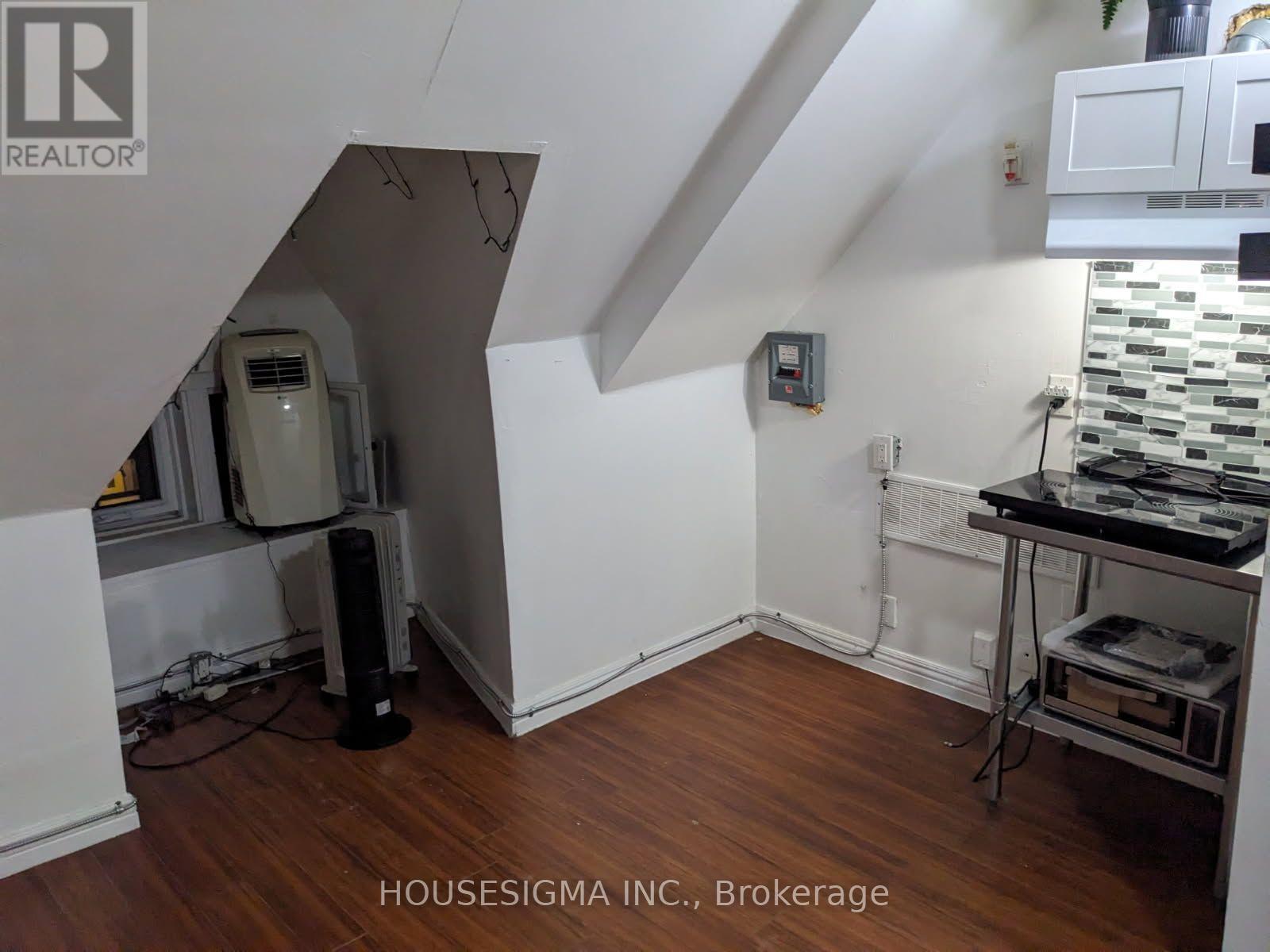 888 Dundas Street E, Toronto, Ontario  M4M 1R3 - Photo 9 - E14083884