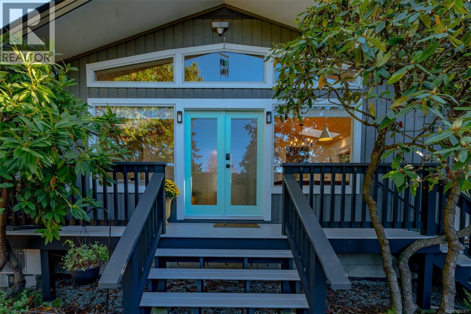 778 Shorewood Dr