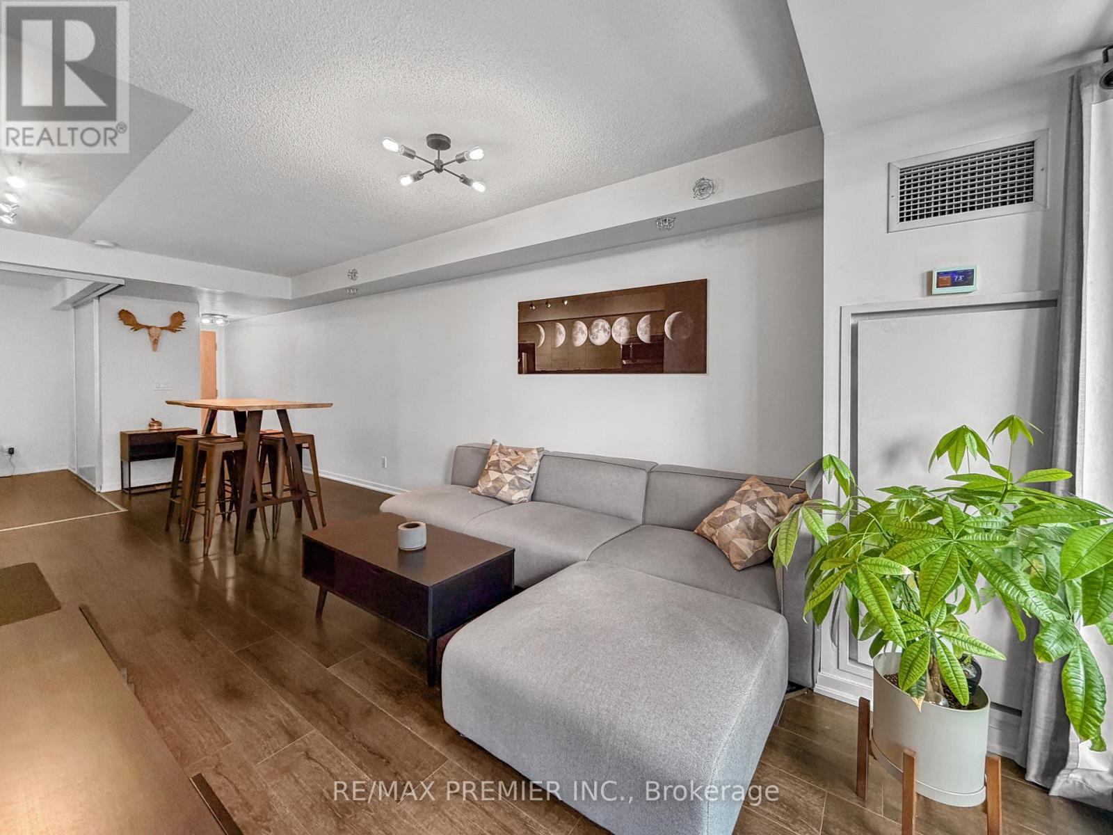 811 - 20 JOE SHUSTER WAY, Toronto, Ontario
