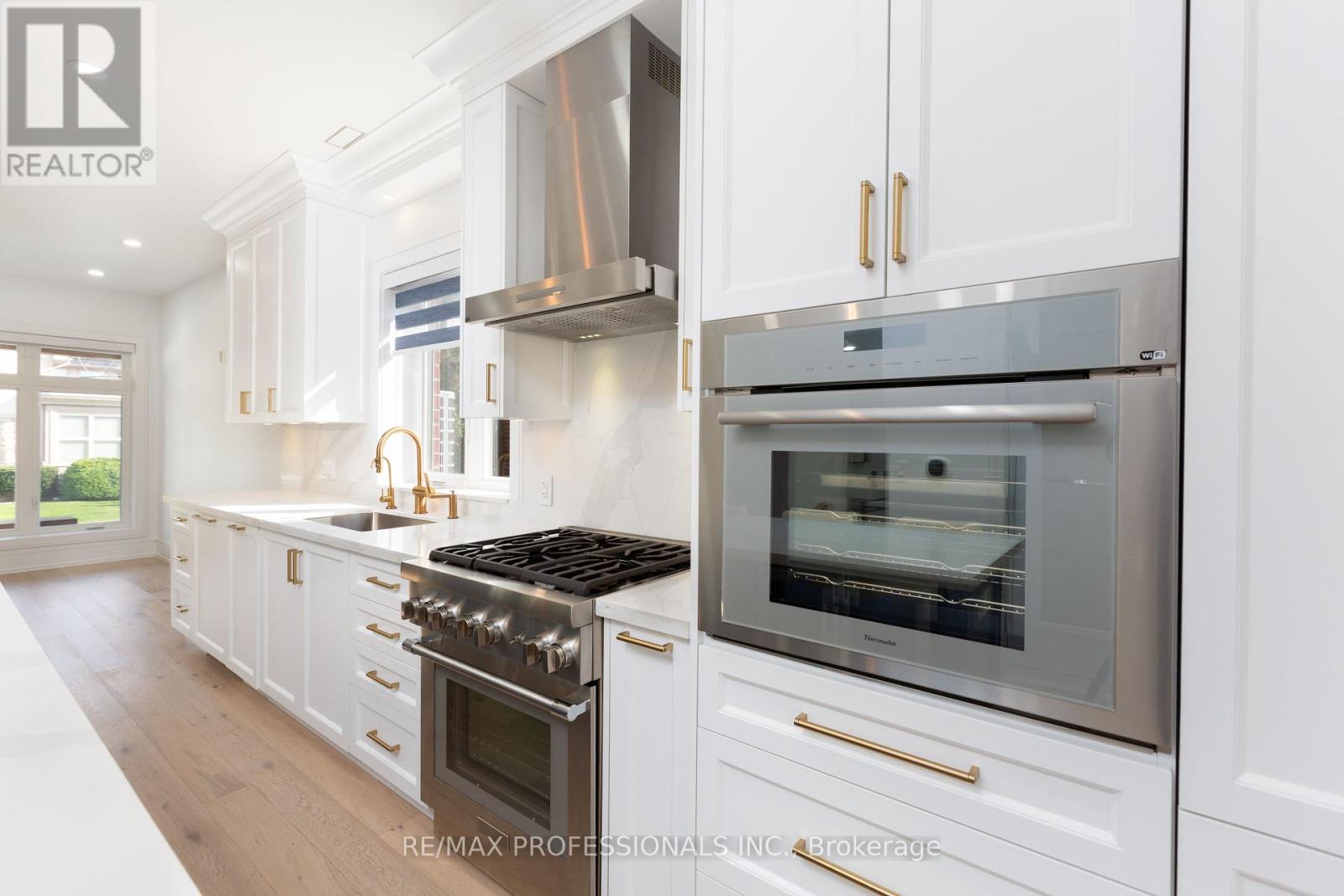 28 Martin Grove Road, Toronto, Ontario  M9B 4J9 - Photo 12 - W14084076