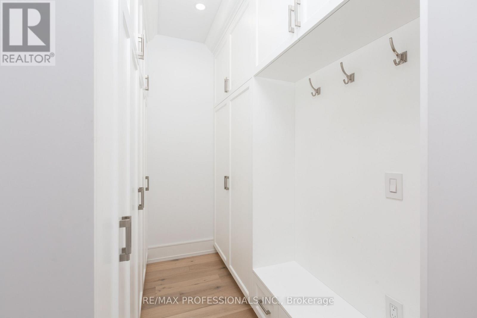 28 Martin Grove Road, Toronto, Ontario  M9B 4J9 - Photo 14 - W14084076