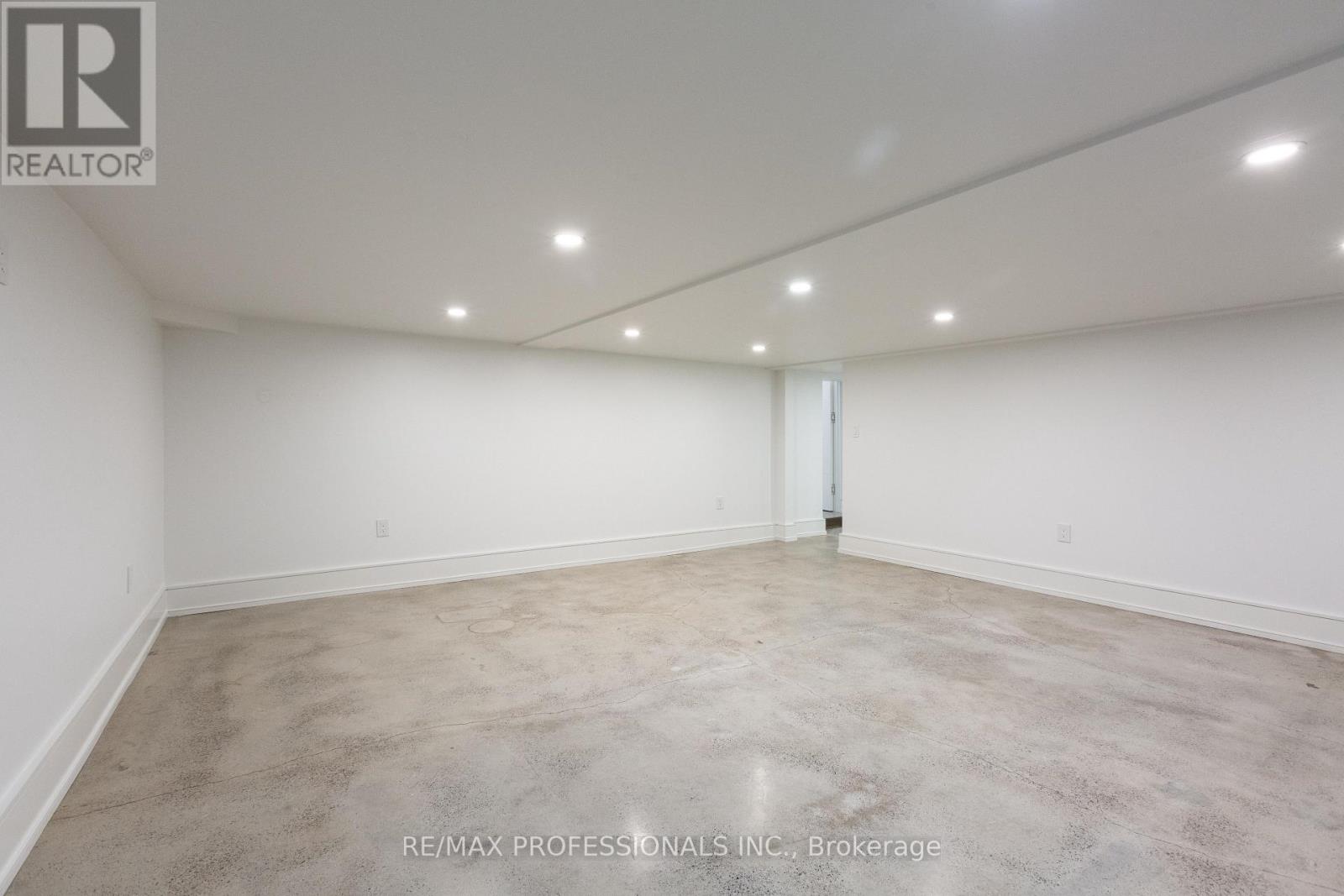 28 Martin Grove Road, Toronto, Ontario  M9B 4J9 - Photo 37 - W14084076
