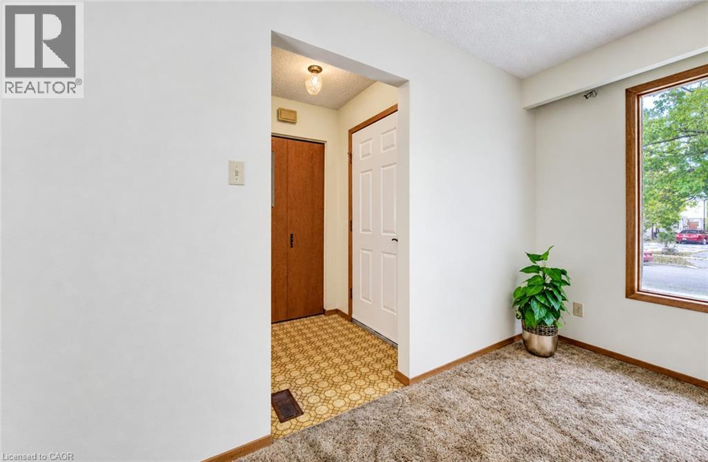 15 Uxbridge Crescent, Kitchener, Ontario  N2E 2S2 - Photo 3 - 40868397