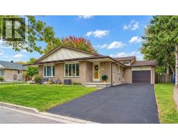 15 UXBRIDGE Crescent, Kitchener, Ontario