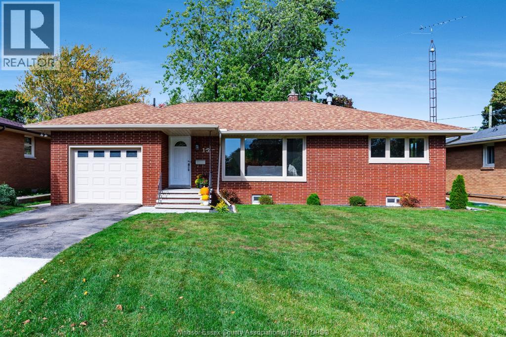 13 Margaret, Leamington, Ontario  N8H 2J9 - Photo 1 - 26025180