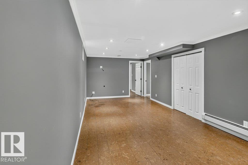 9742 88 AV NW
