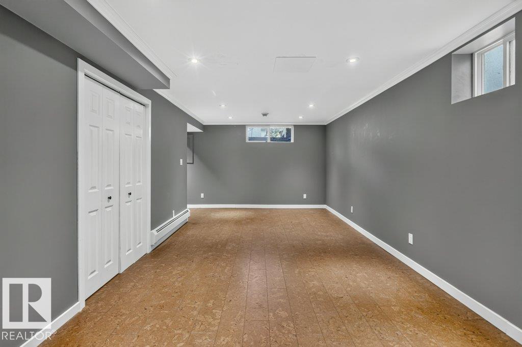 9742 88 AV NW