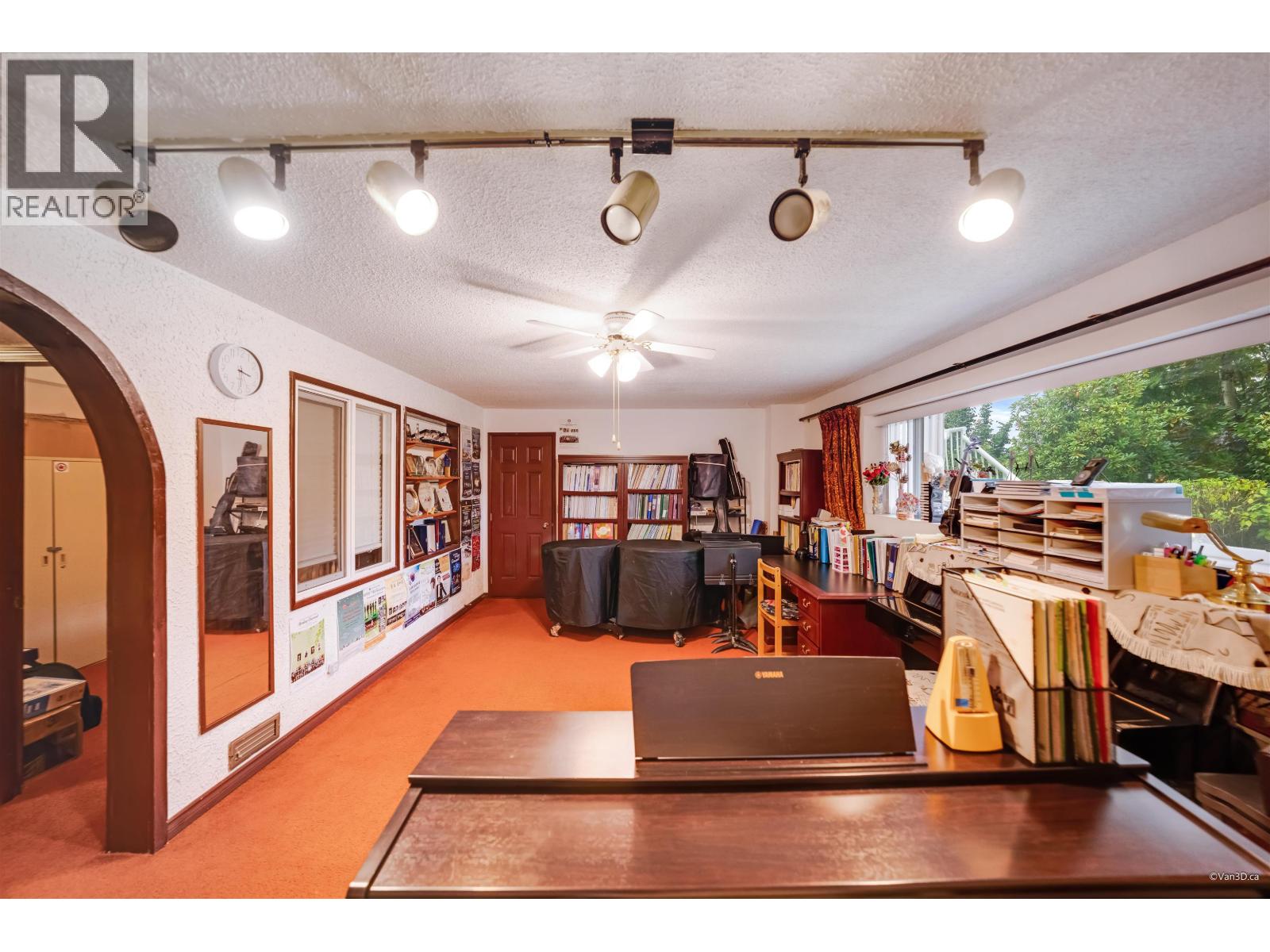 1119 TUXEDO DRIVE