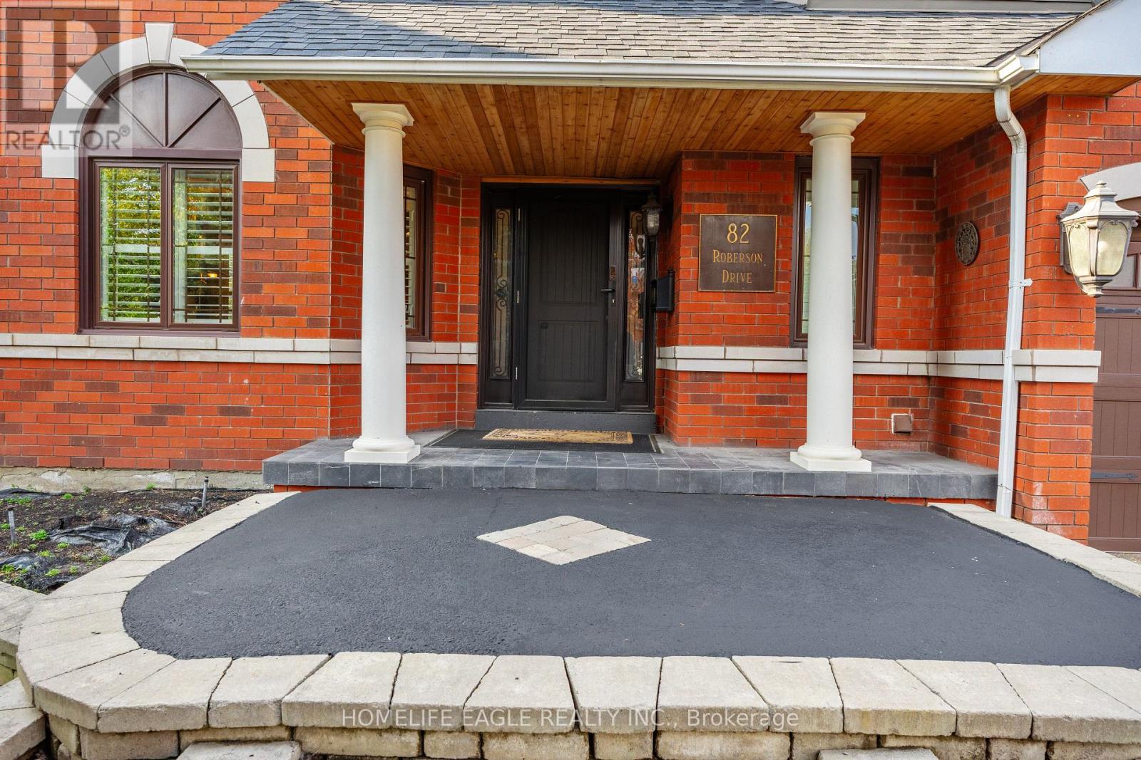 82 Roberson Drive, Ajax, Ontario  L1T 3Z6 - Photo 3 - E14084132