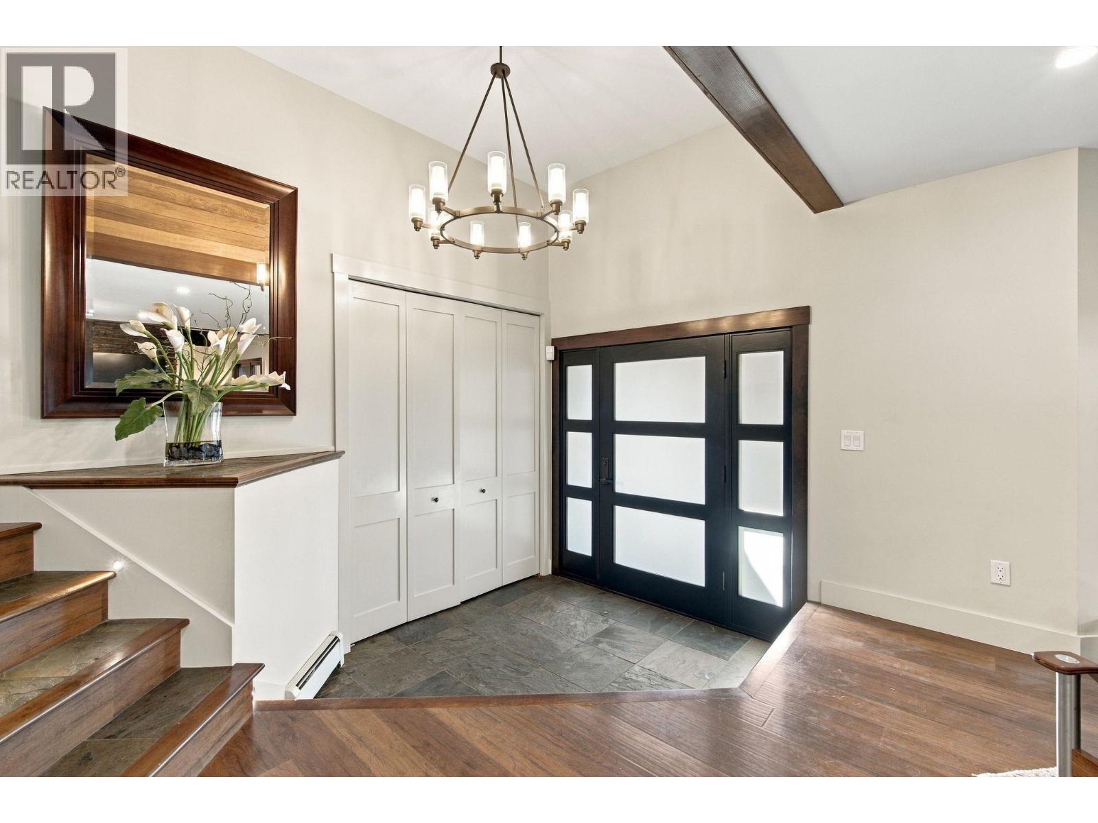 1383 Charter Hill Drive, Coquitlam, British Columbia  V3E 1P1 - Photo 3 - R3175863