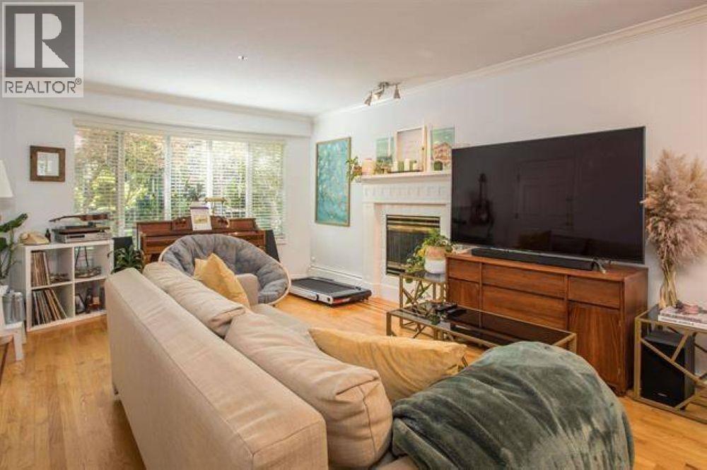 2945 W 12 Avenue, Vancouver, British Columbia  V6K 2R2 - Photo 3 - R3175848