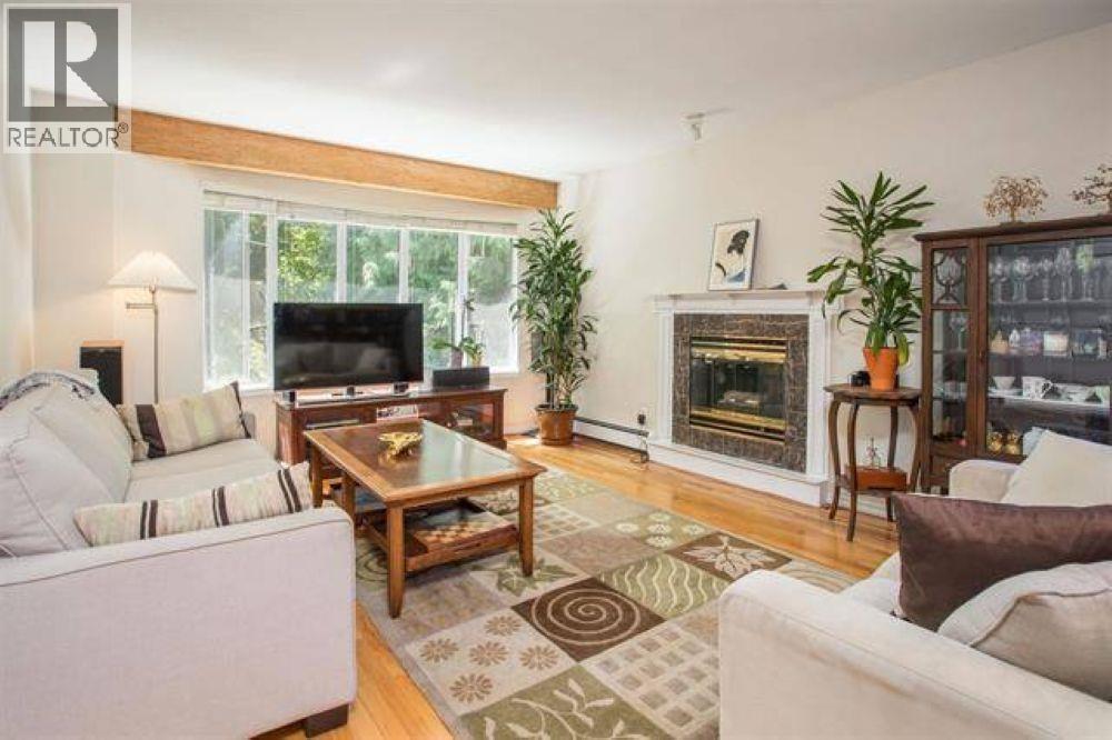 Upper-2945 W 12TH AVENUE, vancouver, British Columbia