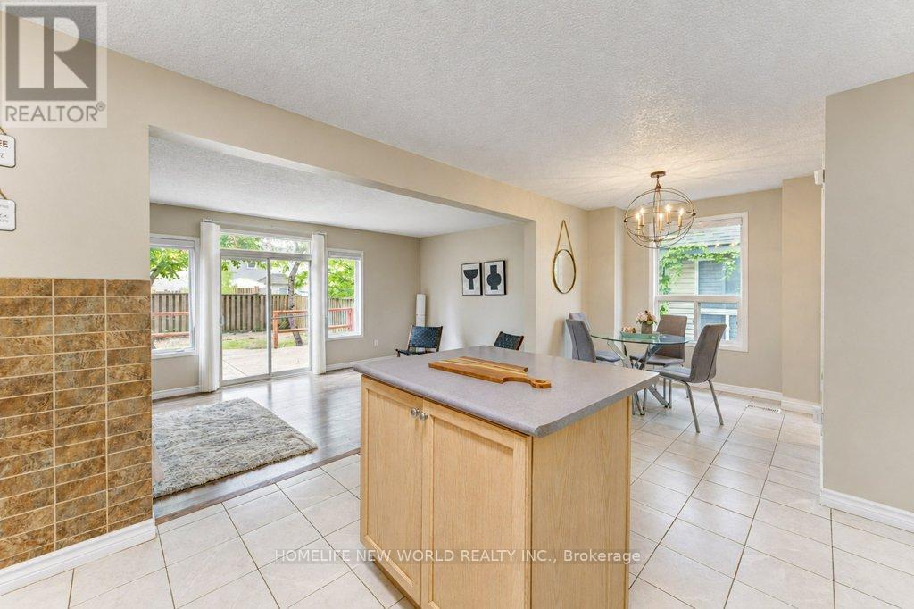 561 Dansbury Drive, Waterloo, Ontario  N2K 4E2 - Photo 4 - X14084138
