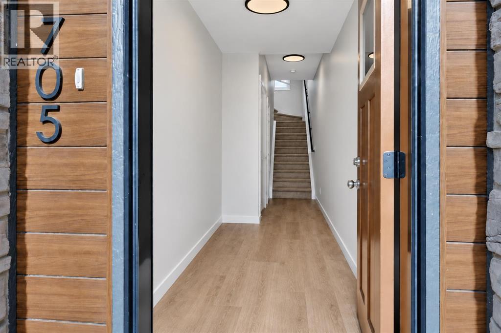 705, 30 Creekside Villas SW