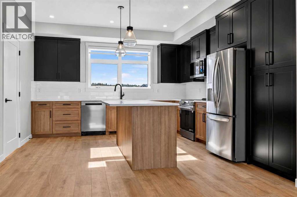 705, 30 Creekside Villas SW