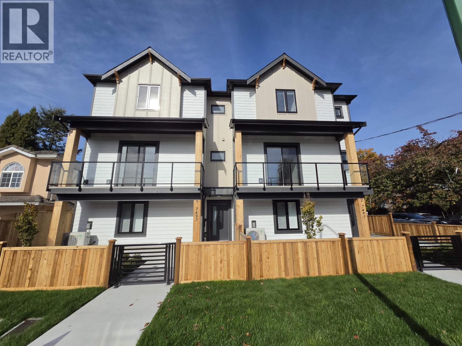 1 7497 HOLLY STREET, Burnaby, British Columbia