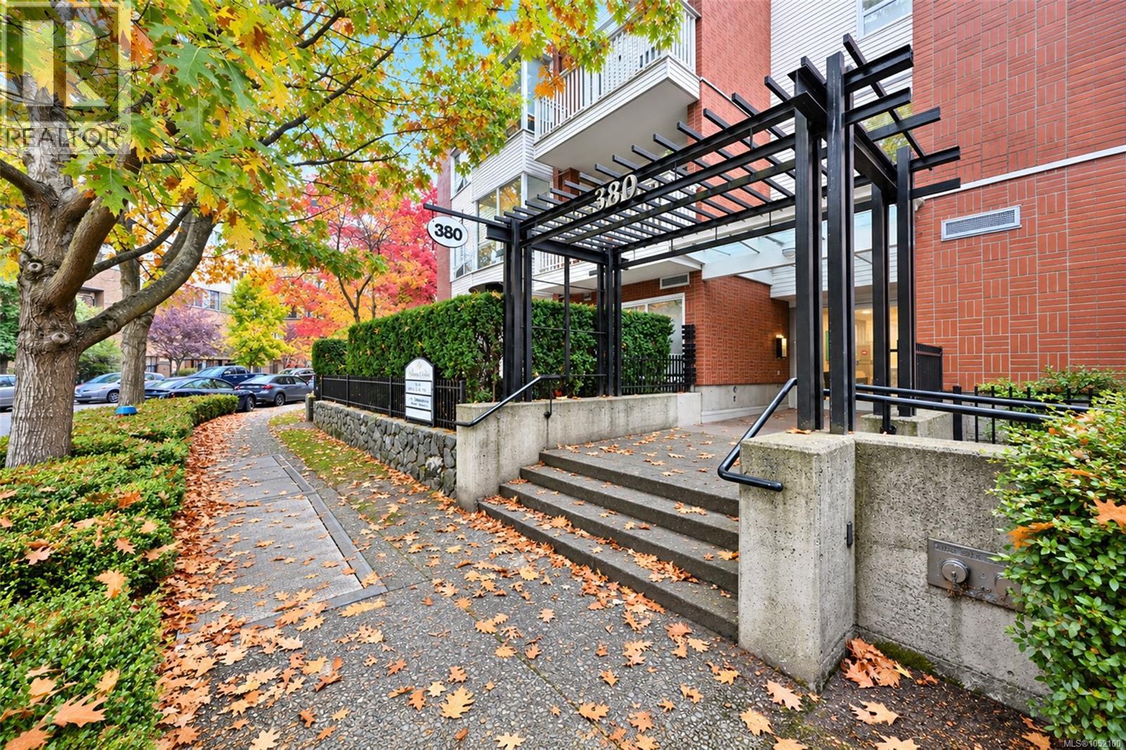 109 380 Waterfront Cres