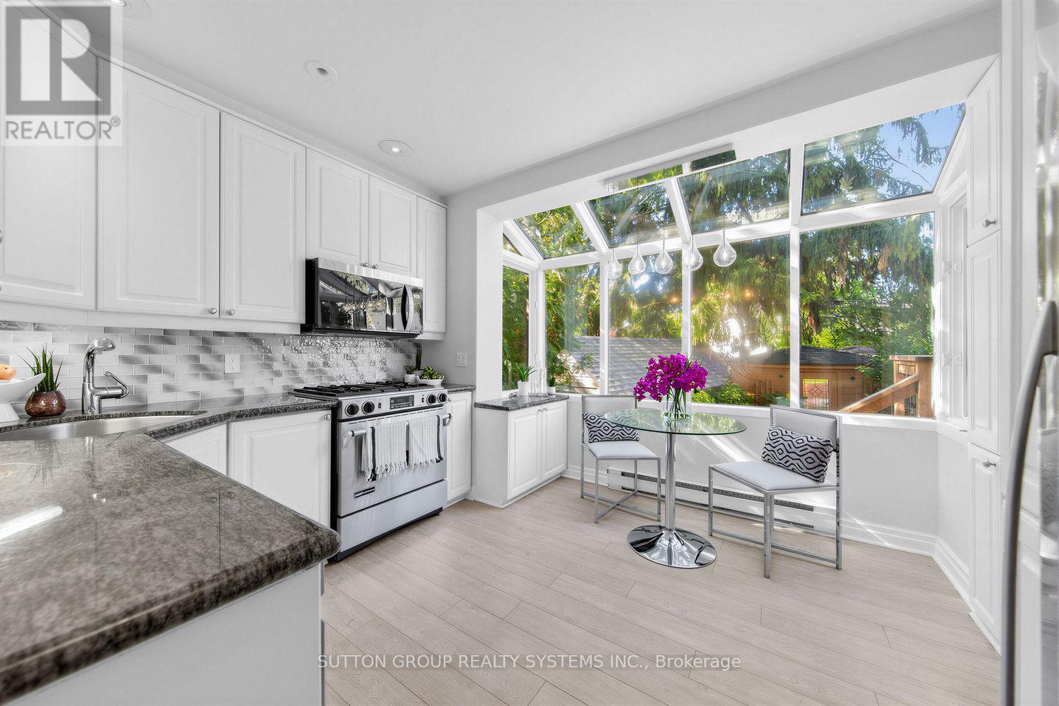 4 Brule Crescent, Toronto, Ontario  M6S 4H9 - Photo 10 - W13838192
