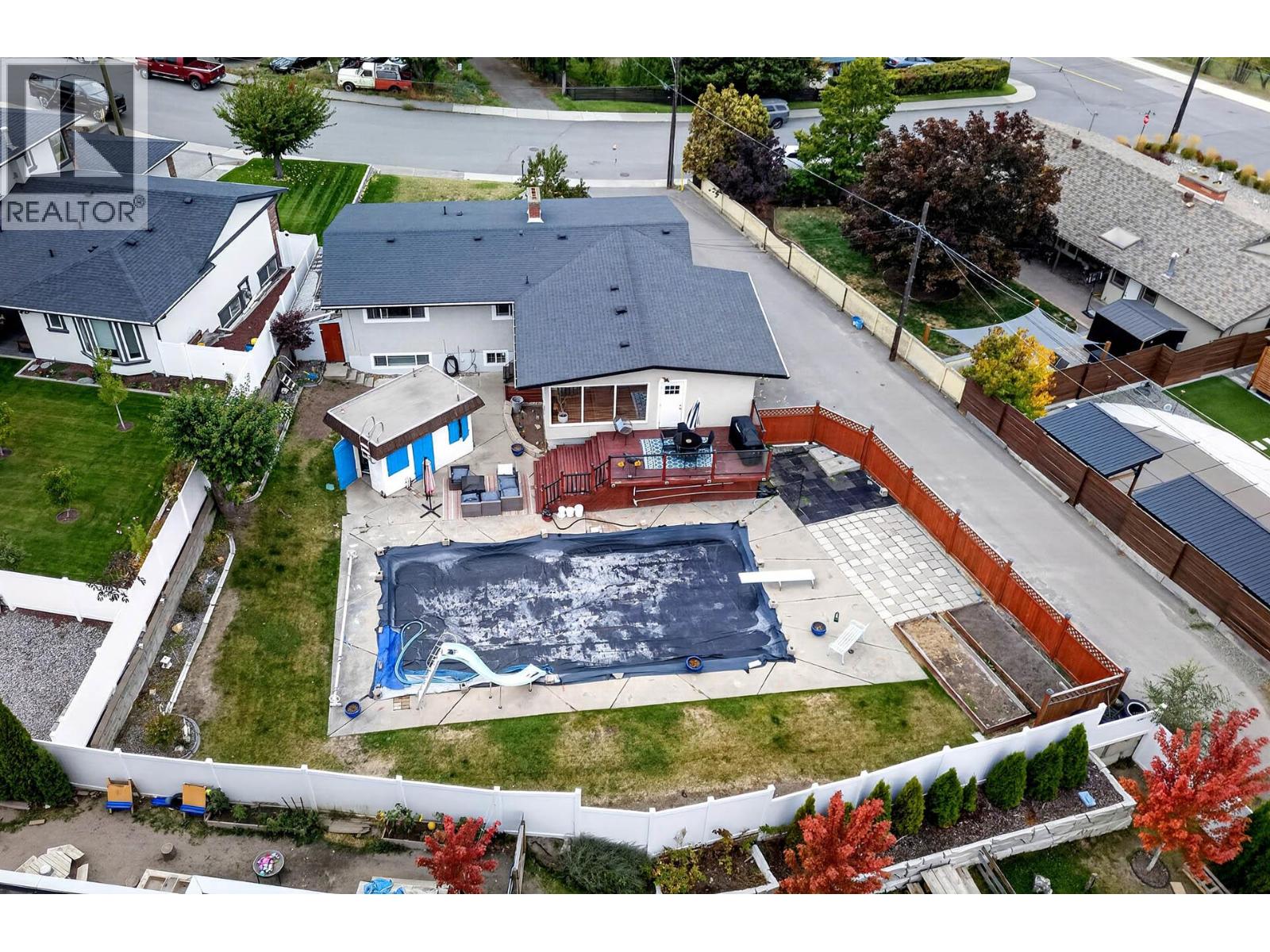 1515 ROBINSON Crescent