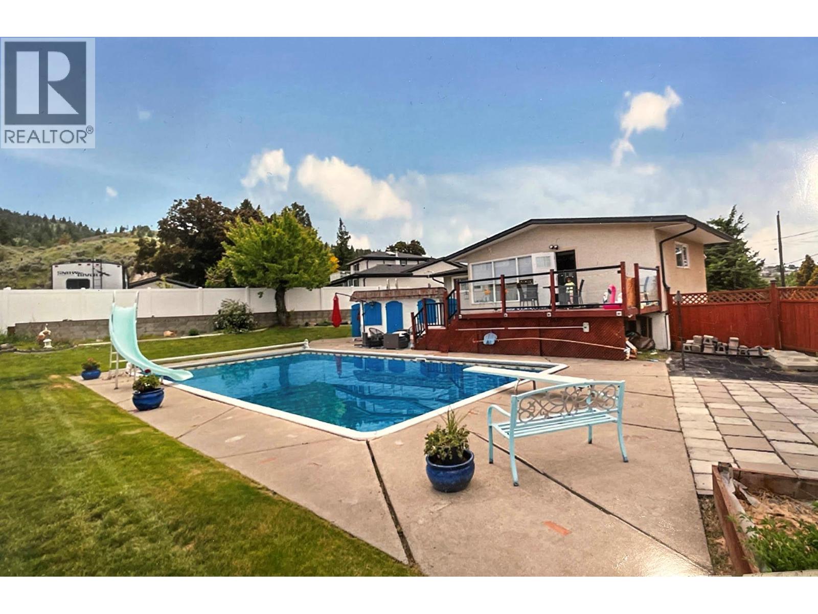 1515 ROBINSON Crescent