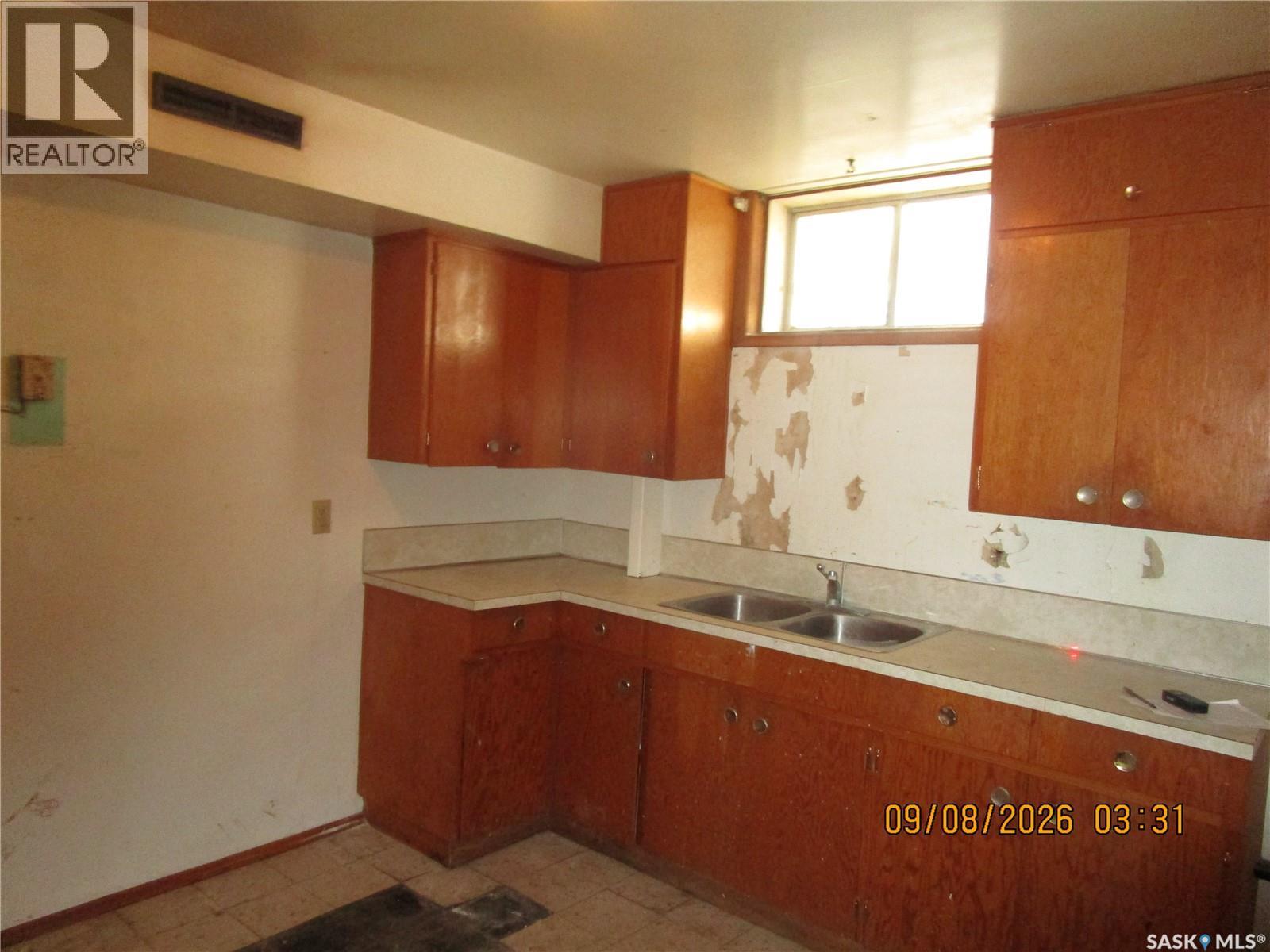 215 Dominion Road, Assiniboia, Saskatchewan  S0H 0B0 - Photo 14 - SK051127