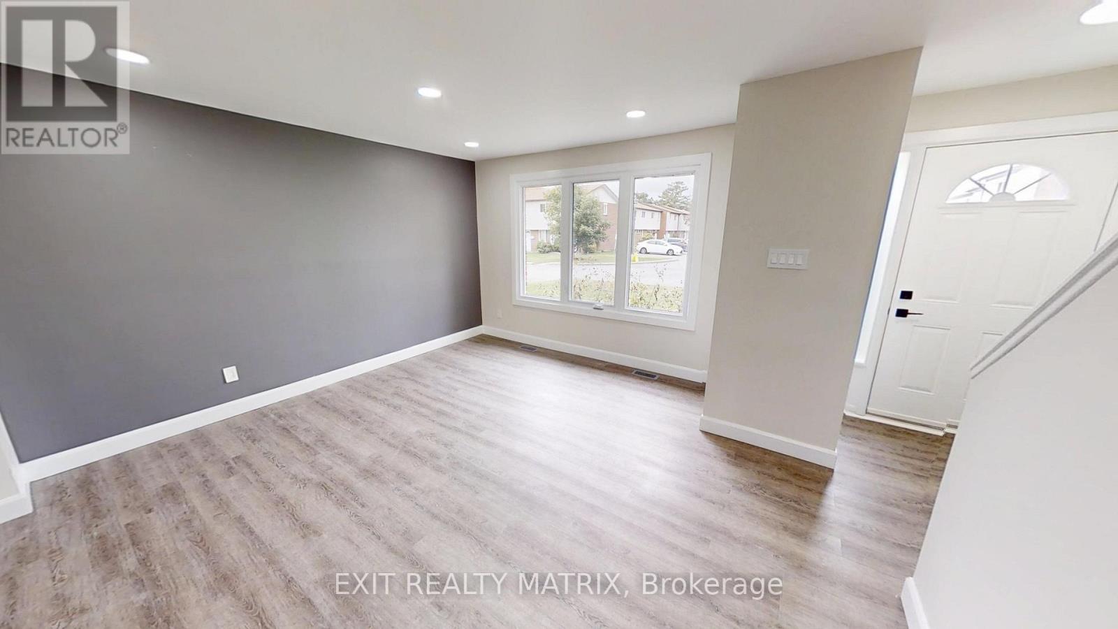 3217 Bannon Way, Ottawa, Ontario  K1T 1T2 - Photo 3 - X14084282