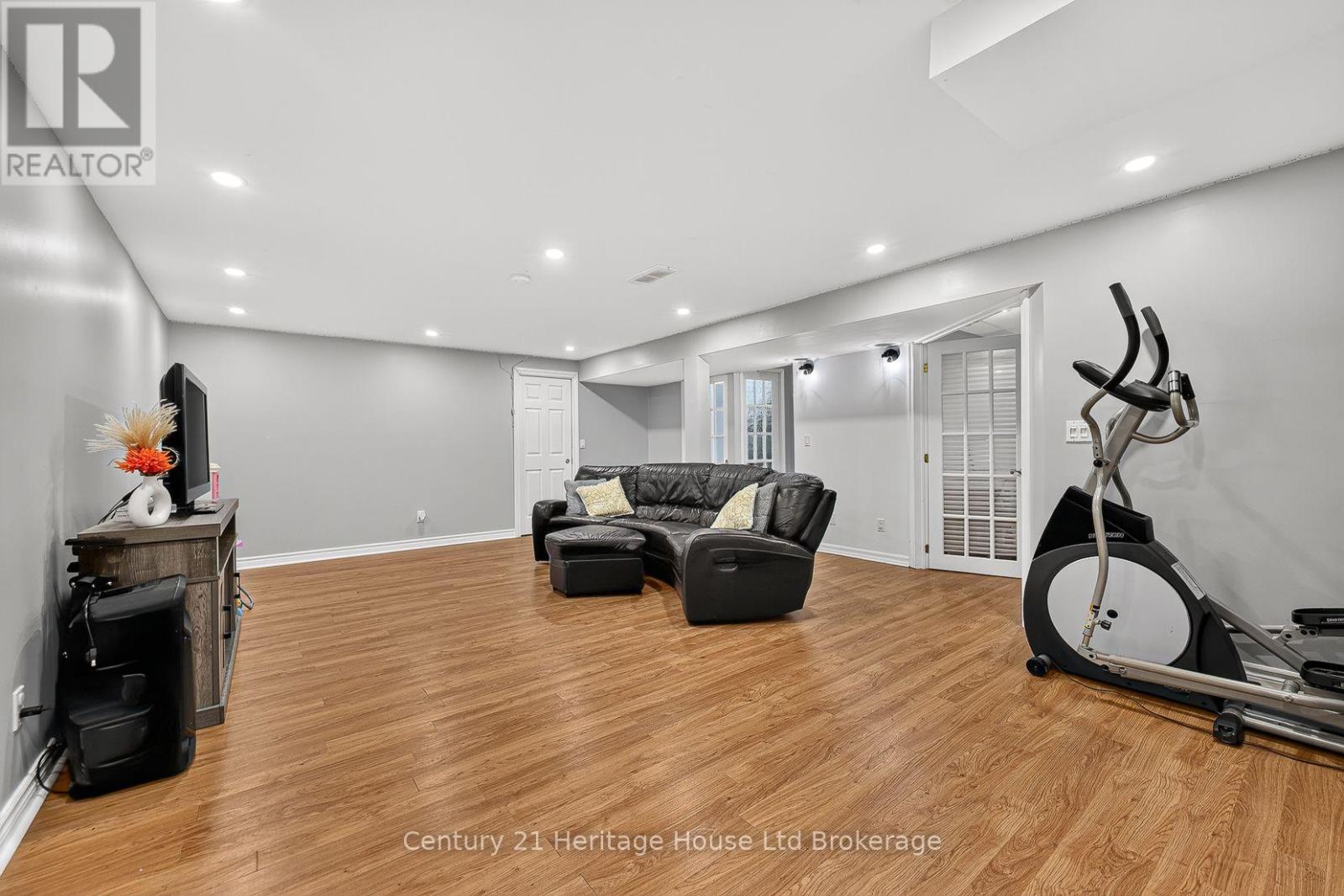 10 Potters Way, Woodstock, Ontario  N4S 8Z5 - Photo 4 - X14084264